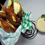 Pretzel-&-Queso-Appetizer